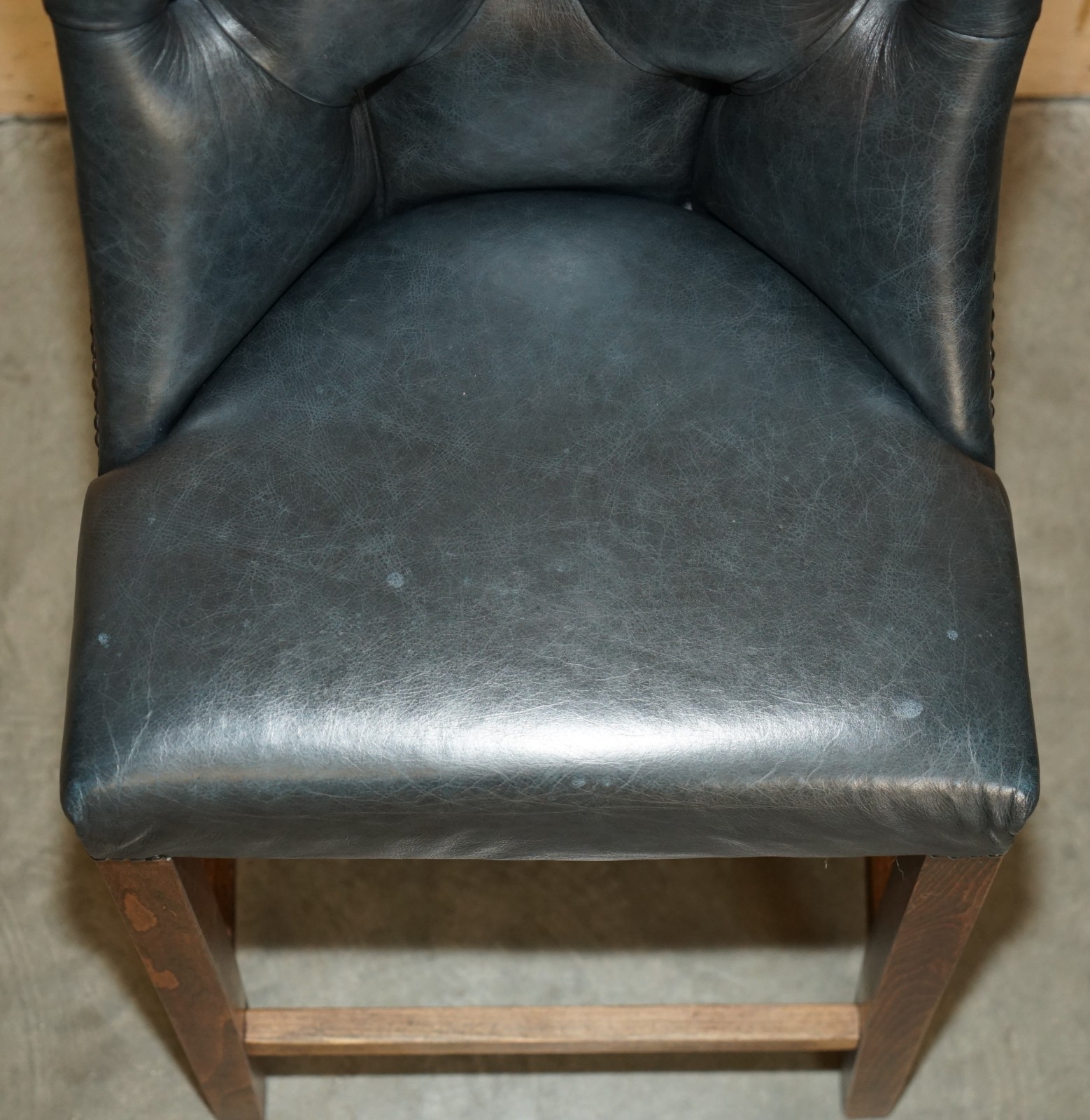 THREE-VINTAGE-GREEN-LEATHER-CHESTERFIELD-TUFTED-KITCHEN-DINER-BAR-STOOLS-187688625029-17