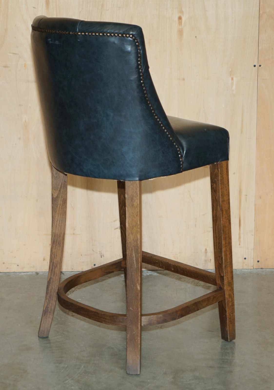 THREE-VINTAGE-GREEN-LEATHER-CHESTERFIELD-TUFTED-KITCHEN-DINER-BAR-STOOLS-187688625029-19