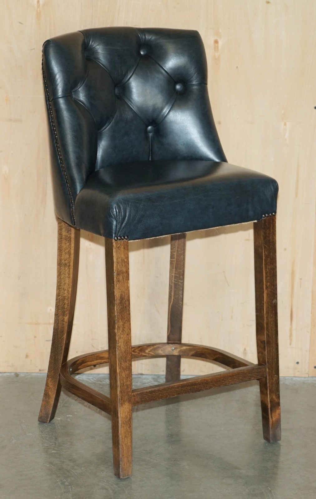 THREE-VINTAGE-GREEN-LEATHER-CHESTERFIELD-TUFTED-KITCHEN-DINER-BAR-STOOLS-187688625029-3