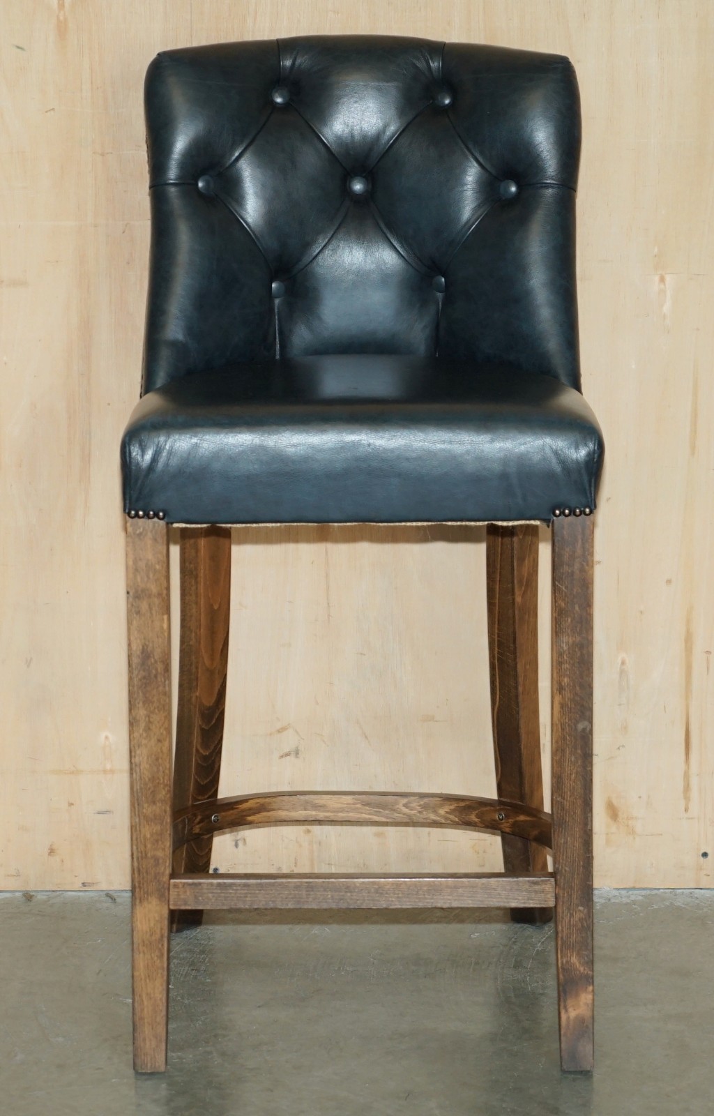 THREE-VINTAGE-GREEN-LEATHER-CHESTERFIELD-TUFTED-KITCHEN-DINER-BAR-STOOLS-187688625029-4