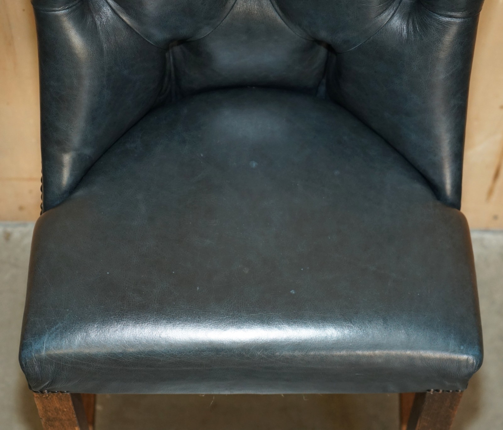 THREE-VINTAGE-GREEN-LEATHER-CHESTERFIELD-TUFTED-KITCHEN-DINER-BAR-STOOLS-187688625029-8