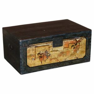 VINTAGE ORIENTAL HAND PAINTED TRUNK OR CHEST DEPICTING IMMORTALS AND BUILDINGS